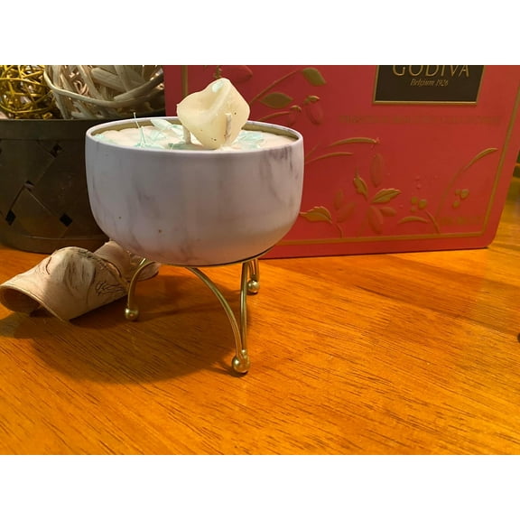 Love Knot Candle Shop Golden Goddess Candle Holder