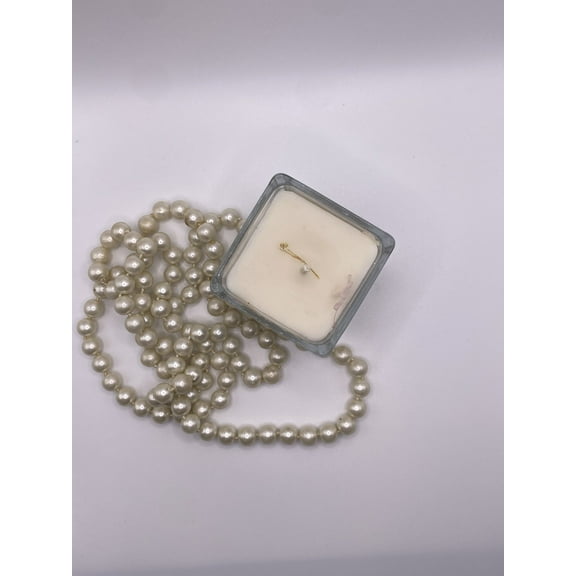 Love Knot Candle Shop Toasted Shaved Lemongrass Hand Poured Soy Candle 8 oz Red organic flower