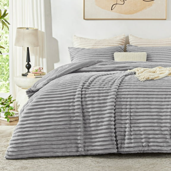 Love's cabin Fleece King Size Comforter Set 3-Piece - Super Soft Faux Fur Stripe Jacquard Bedding, 1 Warm Winter Fluffy Comforter with 2 Pillowcases, Light Gray