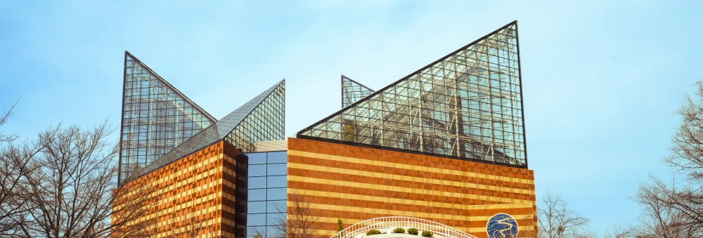 Low angle view of an aquarium Tennessee Aquarium Chattanooga Tennessee USA Canvas Art - Panoramic Images (36 x 12)