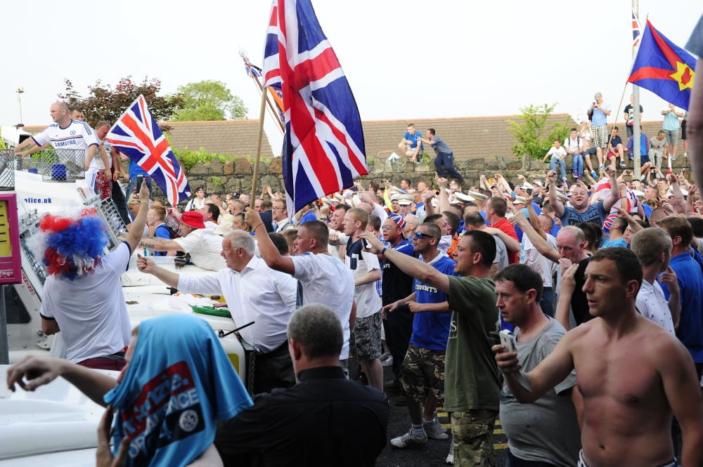 Loyalist protesters attack police lines at the Albertbridge Road in Belfast Northern Ireland Canvas Art - Andrew ChittockStocktrek Images (35 x 23)
