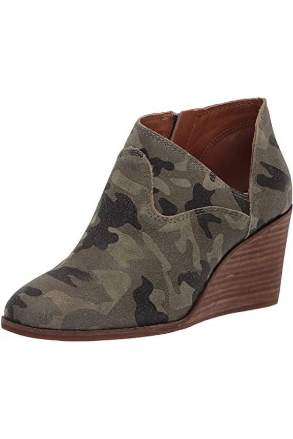 Zollie Almond Toe Camo Pull On Leather Casual Booties (6.5, CAMO)