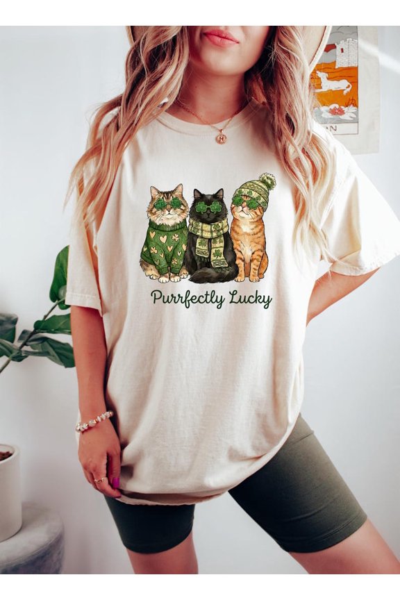 Lucky Cats Shamrock Shirt, Irish Cat Clover Graphic Tee, St Patrick Cat Lover Holiday Design Comfort Colors Unisex Cotton T-Shirt, Size S-3XL