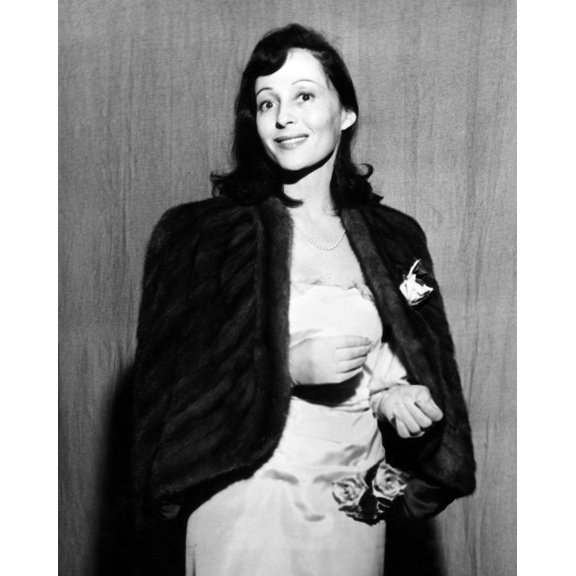 Luise Rainer Making A Rare Appearence At The Academy Awards Show Canvas Art - (16 x 20)