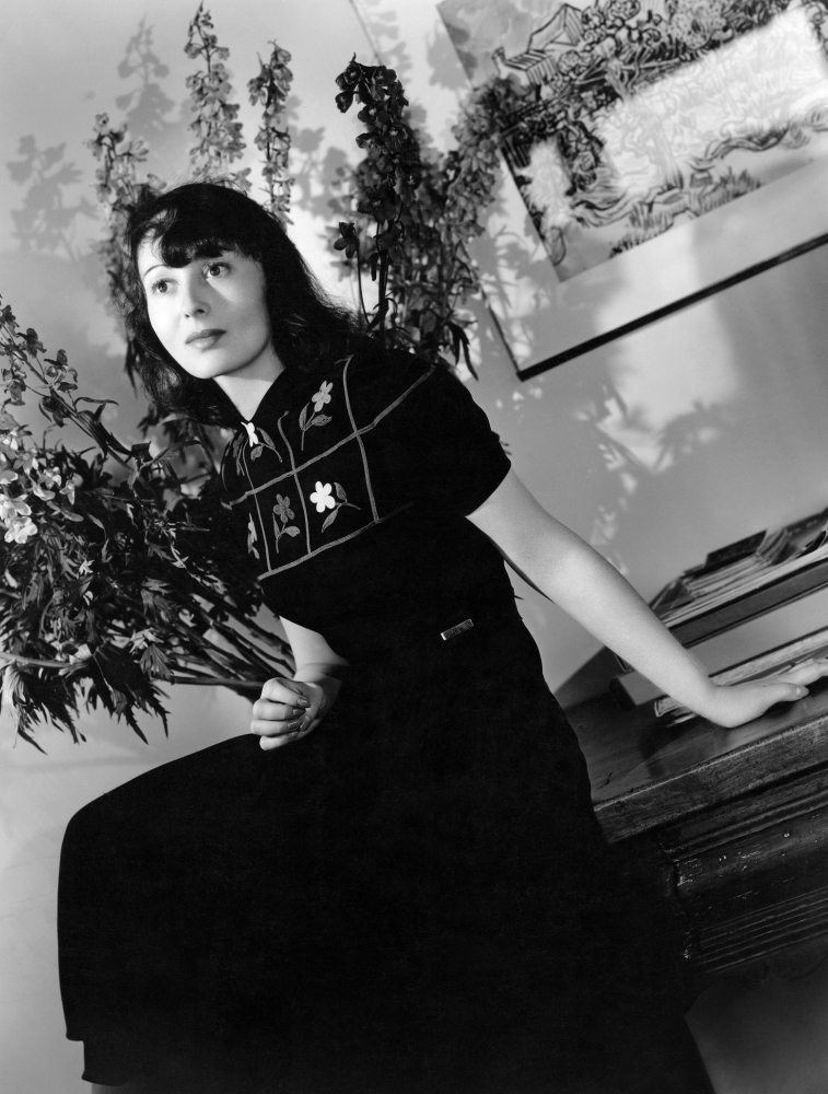 Denise Rainer Luise Rainer Mgm Portrait Ca. 1938 Photo Print (8 x 10) - Walmart.com