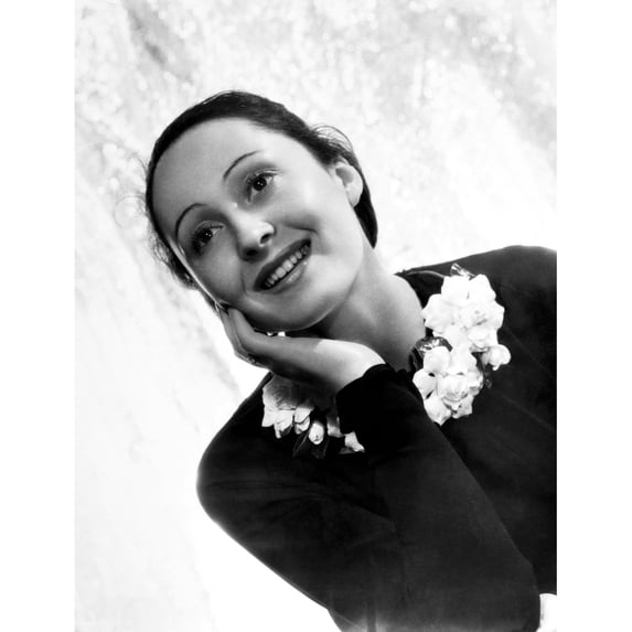 Luise Rainer Portrait (16 x 20)