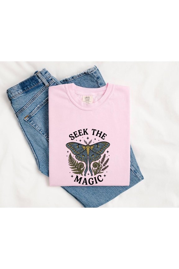 Luna Moth Shirt Boho Chic Wildlife Gift Women Garden Tee Moon Moth T-Shirt Bohemian Fan Botanical Tshirt Animal Graphic Hand Drawn Fern, Vintage Birthday Gift