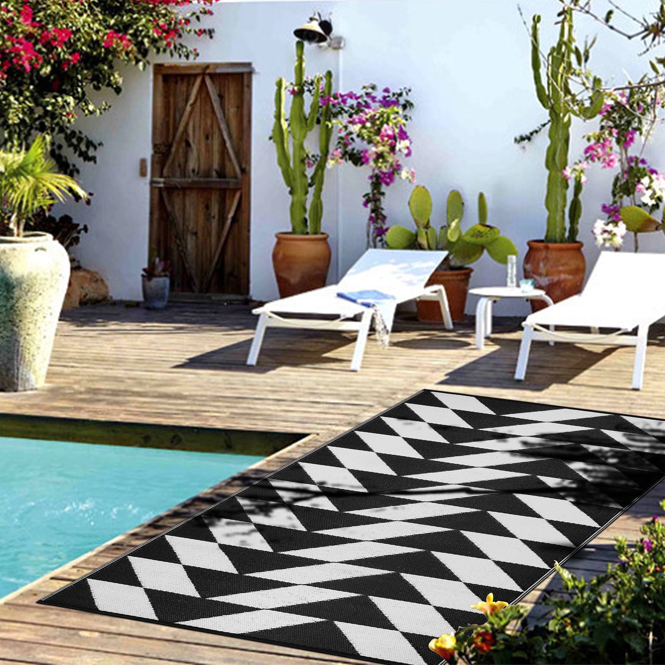 Lush Ambience Black and White Outdoor Rug 4 x 6 For Patios, Backyards ...