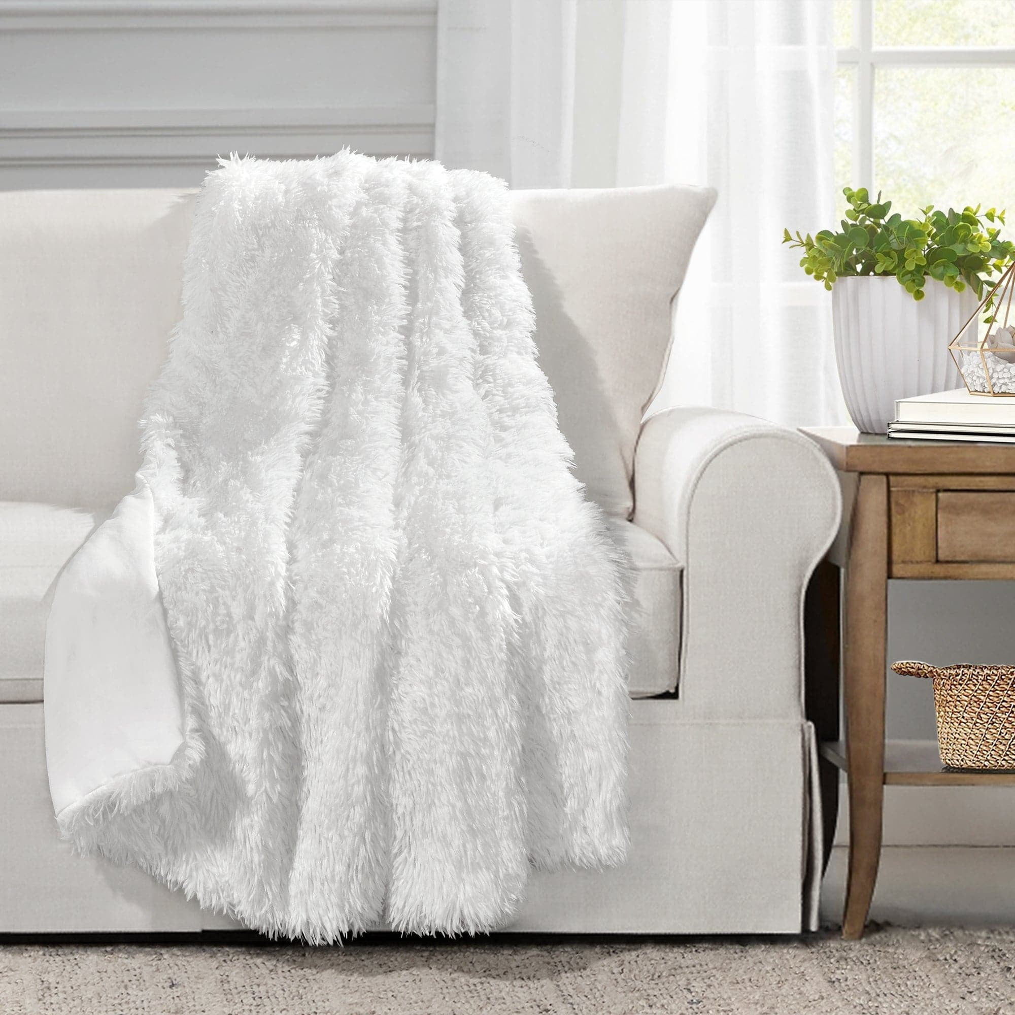Luxurious Emma 60"x50" White Faux Fur Reversible Throw Blanket