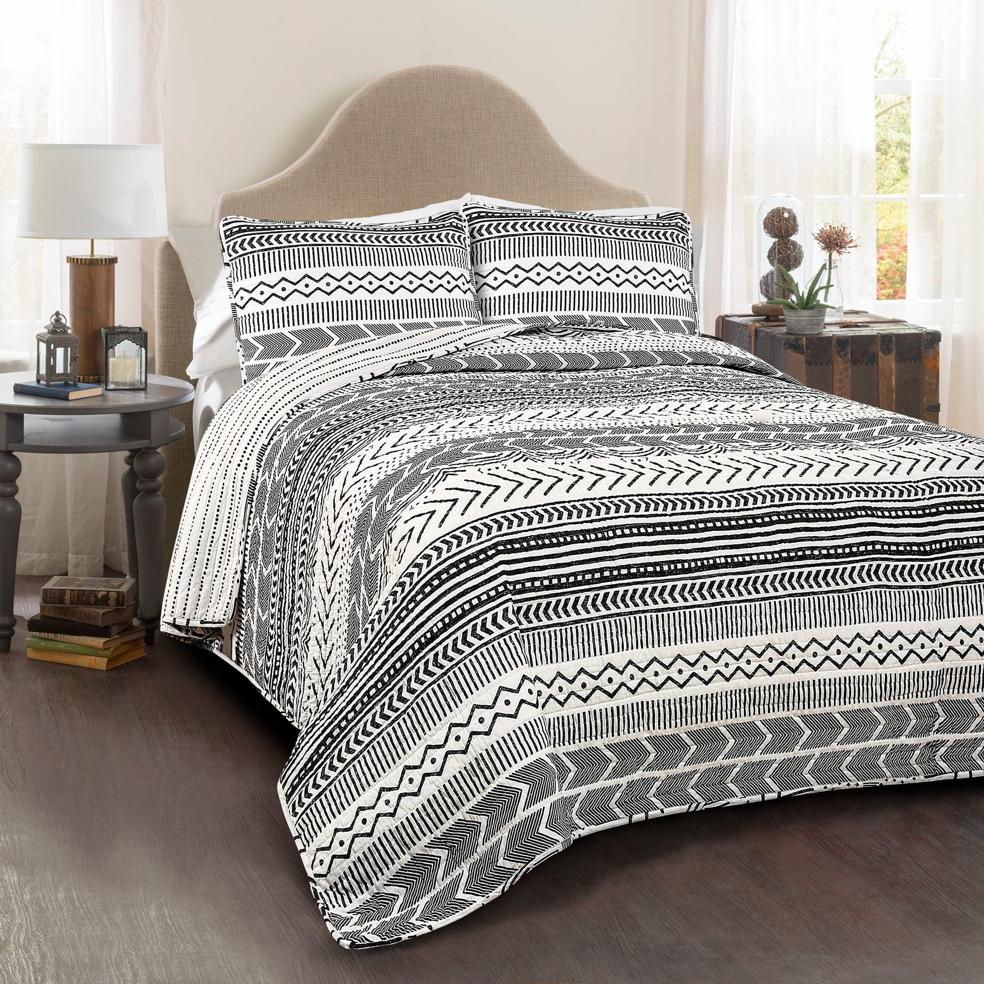Full Black and White Reversible Cotton Quilt Set
