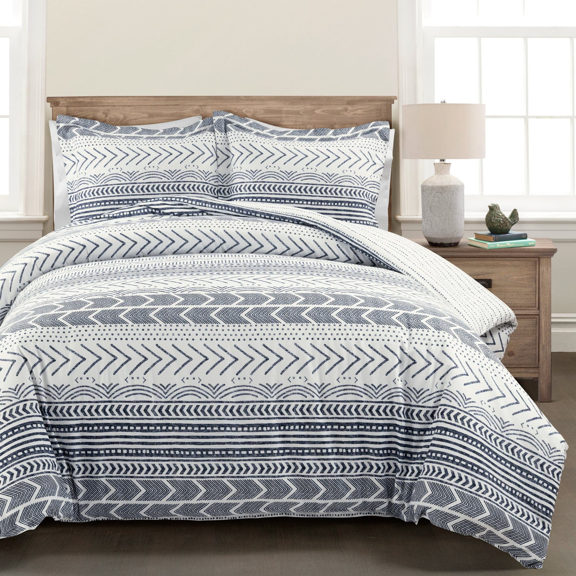 Full Black and White Reversible Cotton Quilt Set