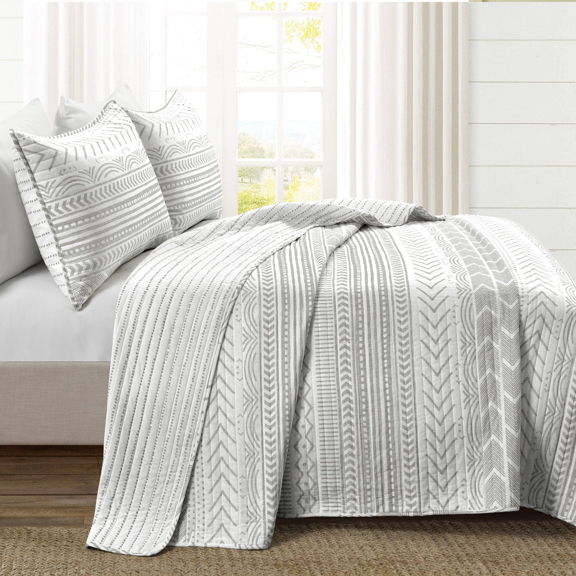 Hygge Geo Reversible King Cotton Quilt Set in Gray and White