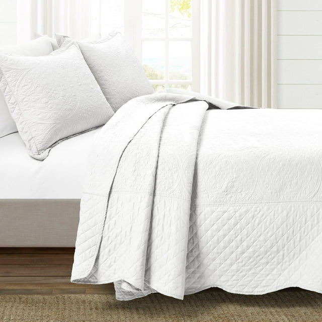 Lush Decor Medallion Scallop Bedspread - Light Gray - King