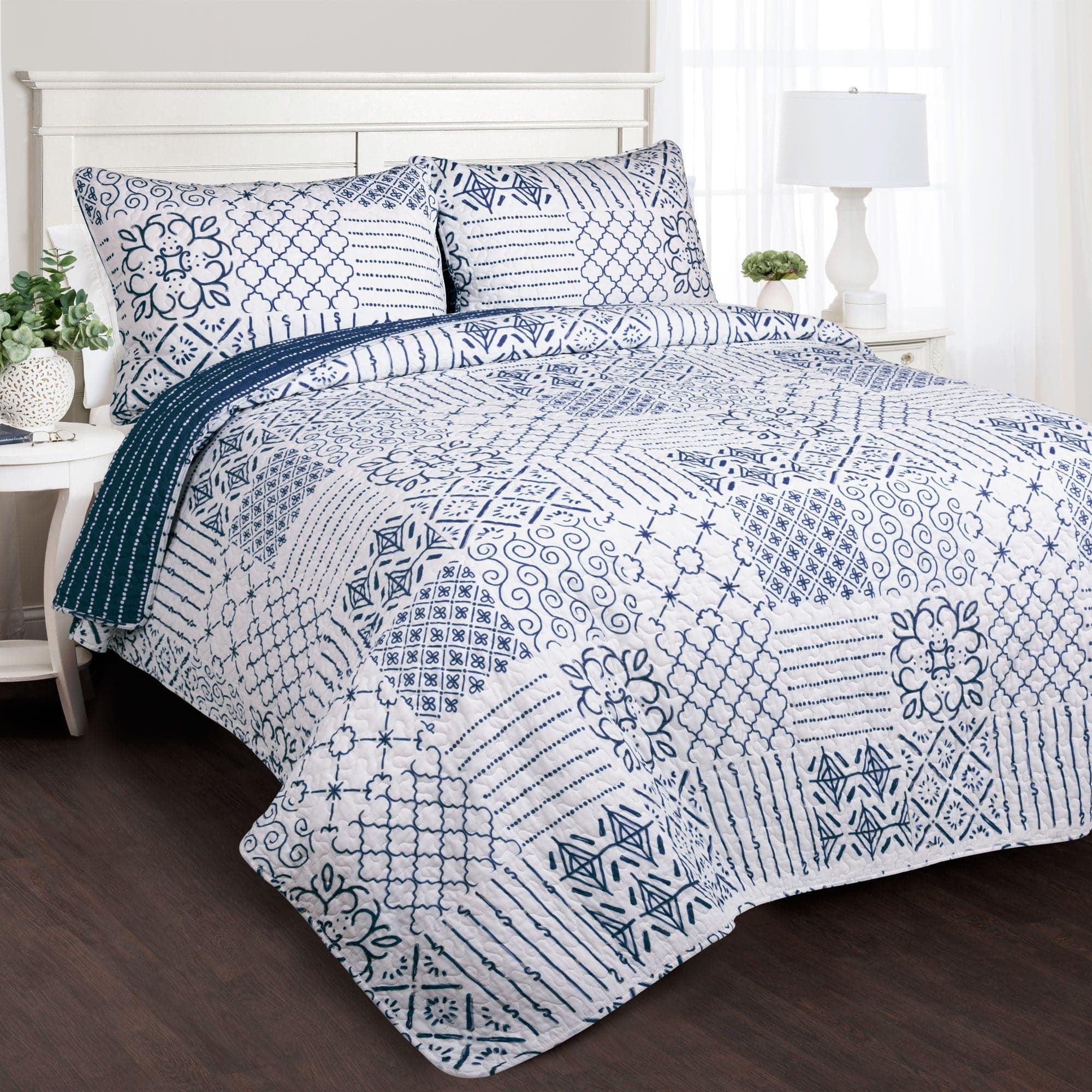 Coastal Charm Blue Cotton Reversible Quilt Set, Full/Queen