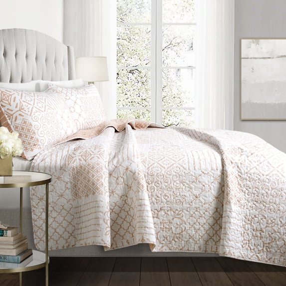 Lush Decor Monique Geometric Print Pattern Cotton Lightweight Reversible Quilt, Full/Queen, Blush, 3-pc set includes: 1 Quilt, 2 Pillow Shams