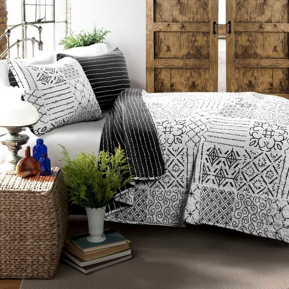 Lush Decor Monique Geometric Print Pattern Cotton Lightweight Reversible Quilt, Full/Queen, Charcoal, 3-pc set includes: 1 Quilt, 2 Pillow Shams
