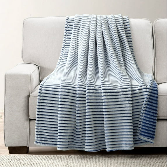 Lush Decor Super Cozy Ultra Soft Ribbed Faux Fur Throw White/Navy Single 50X60