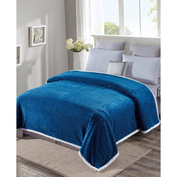 LushElegance Queen Size Braided Reversible Sherpa Blanket - Navy