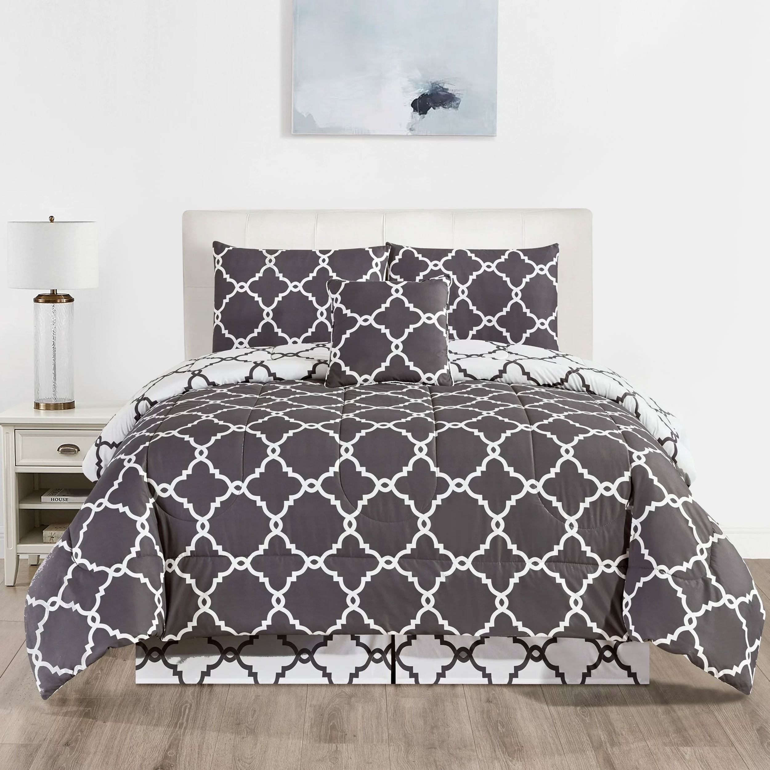 King Grey and White Microfiber Comforter Set with Quatrefoil Pattern