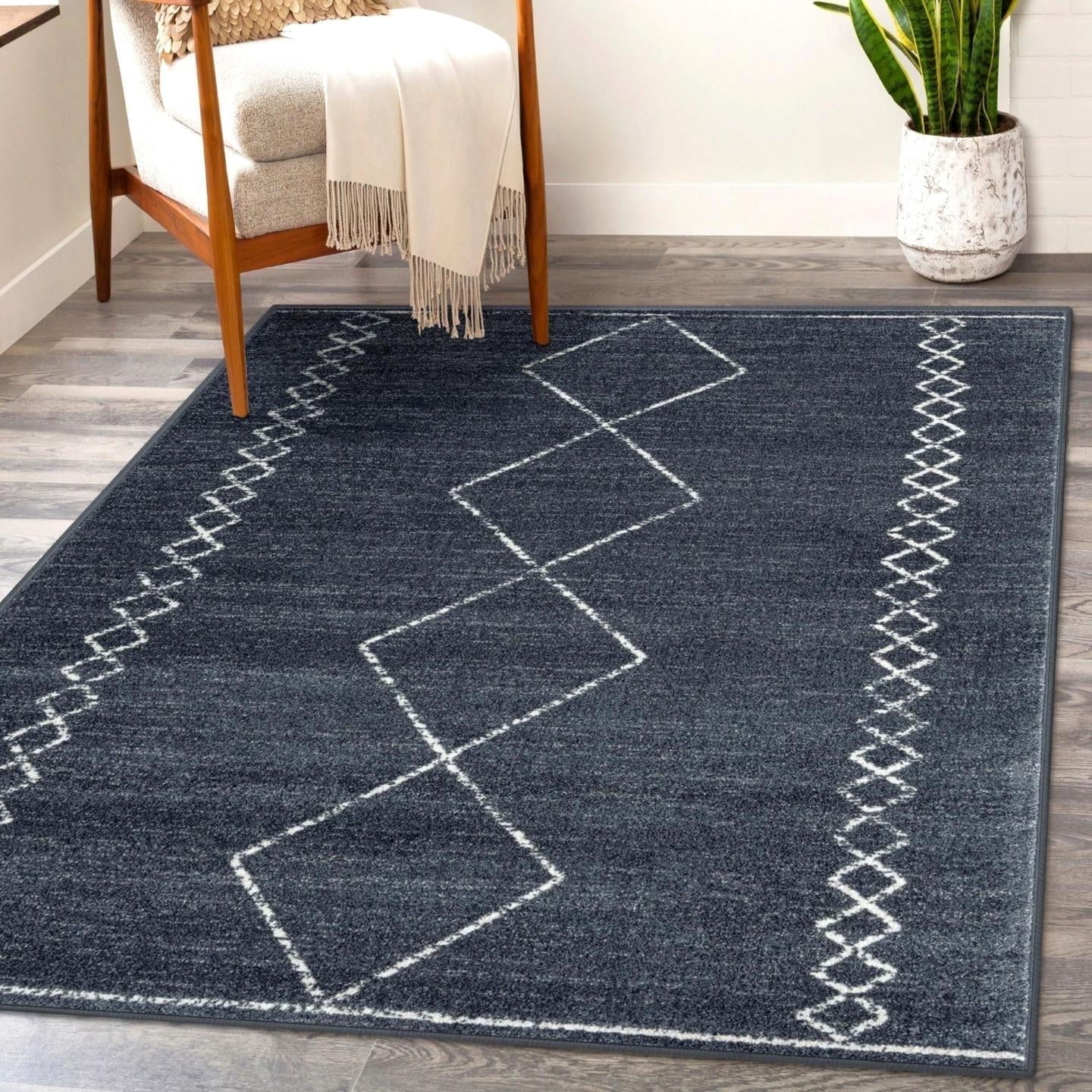 Anthracite Geometric 5' x 7' Stain-Resistant Synthetic Area Rug