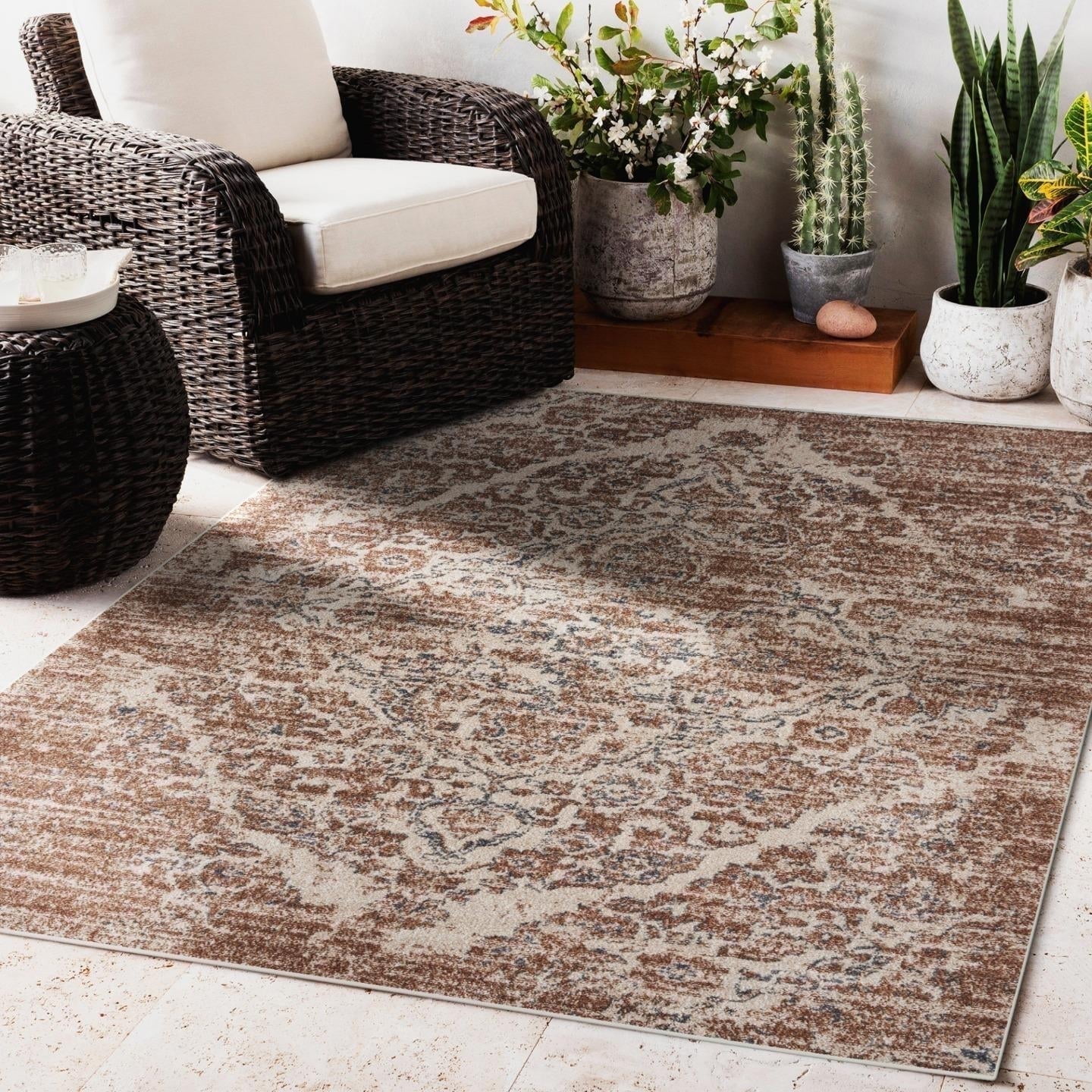 Elegant Beige 5' x 7' Oriental Synthetic Area Rug