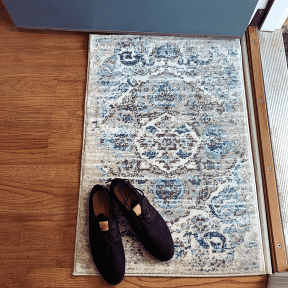 Luxe Weavers Victoria 4620 Distressed Floral Area Rug Carpet, Cream / Size 2x3