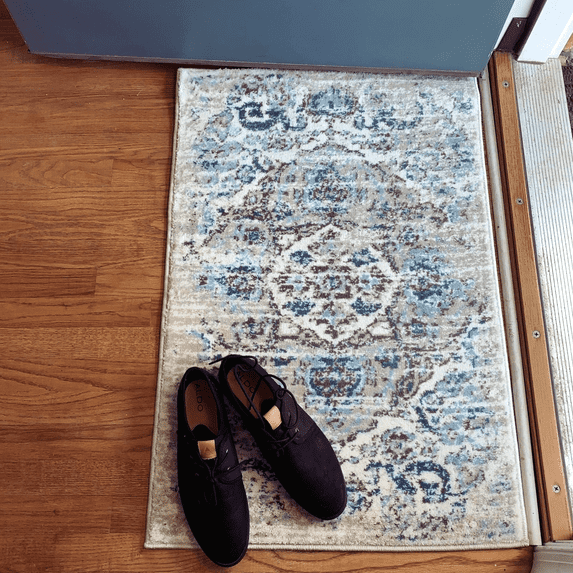 Luxe Weavers Victoria 4620 Distressed Floral Area Rug Carpet, Cream / Size 2x3