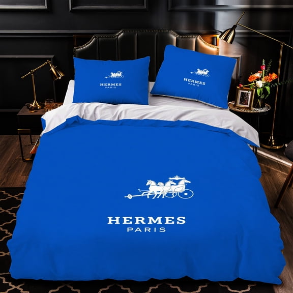 Luxurious 3-Piece Duvet Cover Set Blue Bedding Tufted Black Headboard Perfect for Stylish Bedrooms