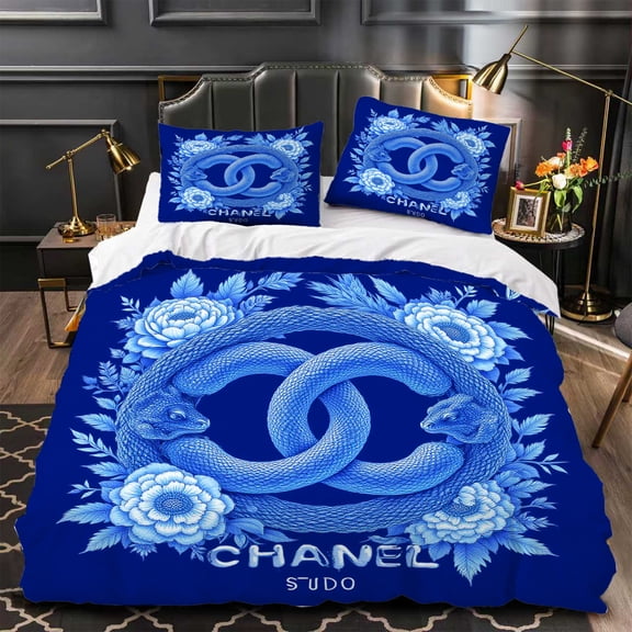Luxurious 3-Piece Duvet Cover Set - Blue Floral & Serpent Design with Interlocking Brand Modern Aesthetic