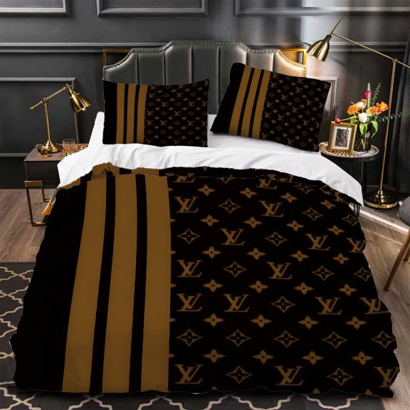 Luxurious 3-Piece Duvet Cover Set in Black and Gold with Elegant Pattern Includes Matching Pillows for a Modern Bedroom Makeover