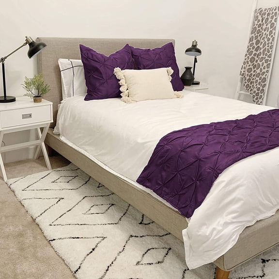 Luxurious 800 Thread Count Pinch Pleated Bed Runner 1 Piece Solid 100 % Egyptian Cotton Soft Fade-Resistant Easy Care Decorative Bed Scarf Solid Plum