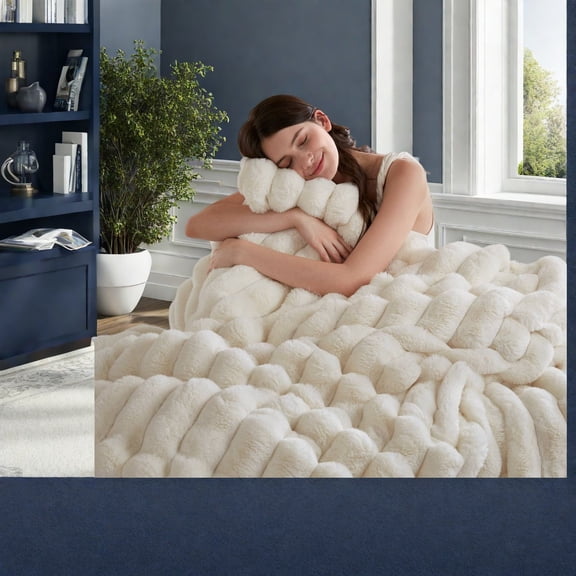Luxurious Ultrasoft Faux Fur Bedding Set Queen Size Ivory Comfort with Modern Style