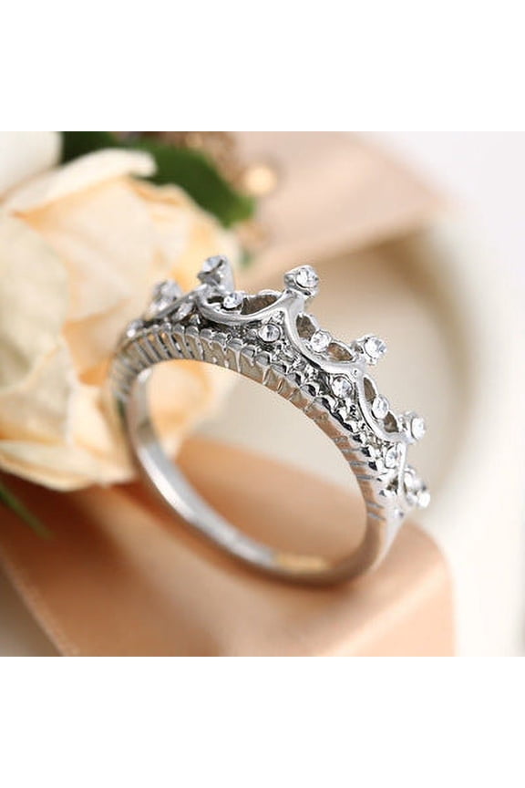 Luxury Diamond Crown Ring: Exquisitely Crafted Ring Featuring Sparkling Diamonds in a Stunning Crown Design for Royalty-Inspired Elegance
