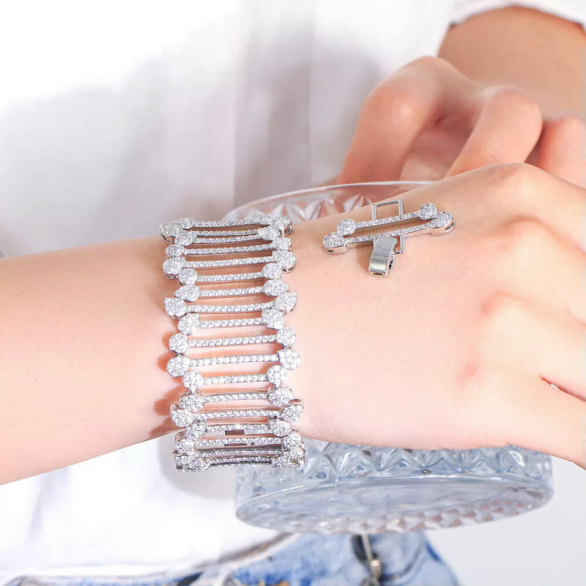 GWENDOGO Luxury Full White Gold Plated Cubic Zirconia Big Wide Bracelet Bangle for Women