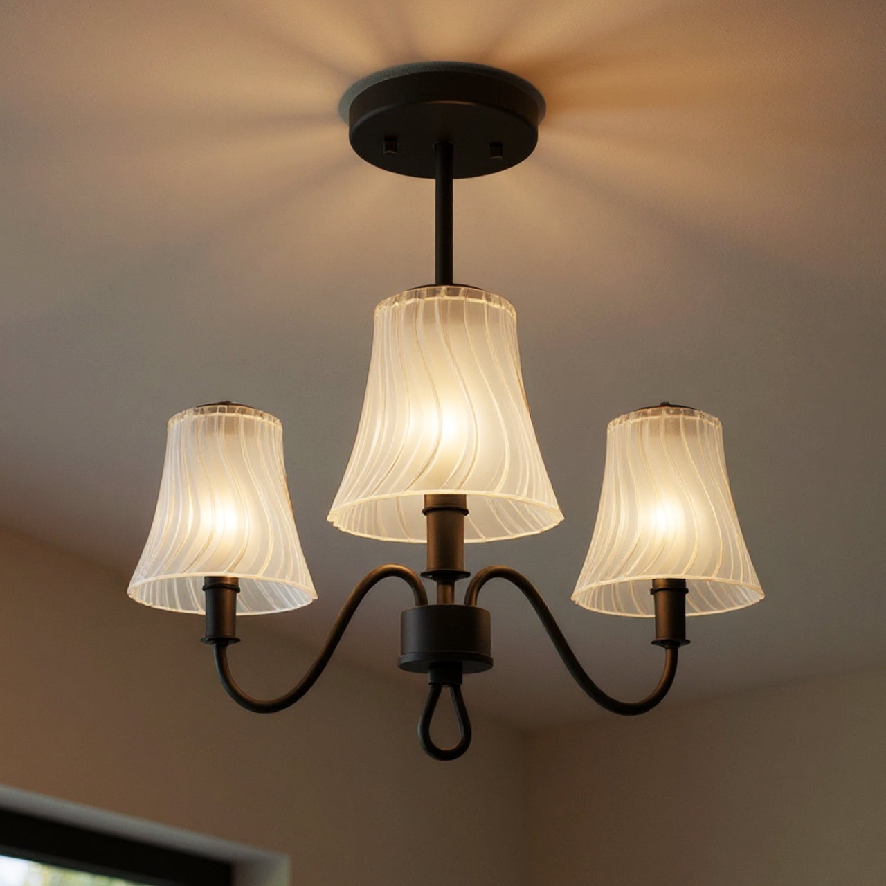 Luxury Traditional Ceiling Light, Matte Black, UQL6231