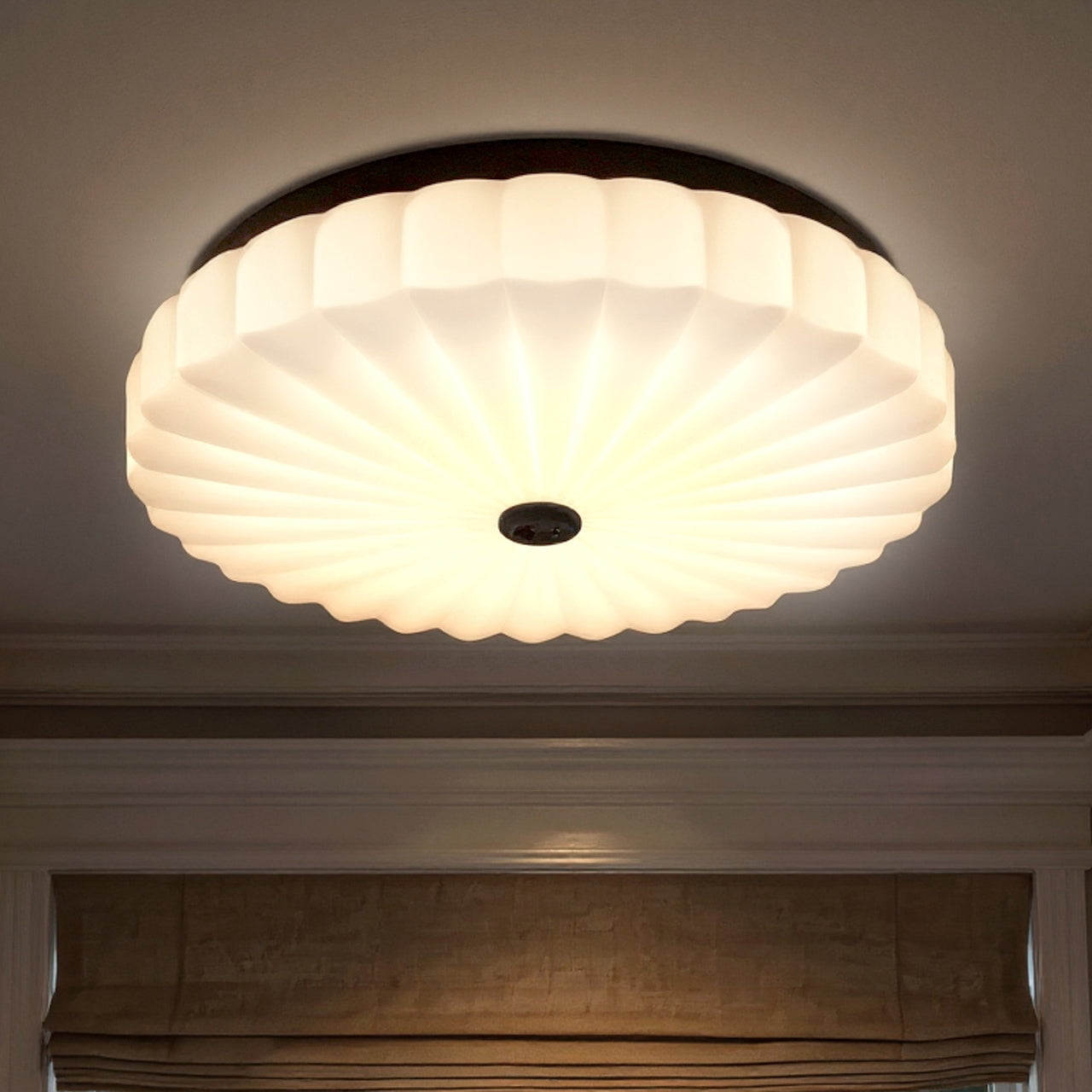 Luxury Traditional Ceiling Light, Matte Black, UQL6381