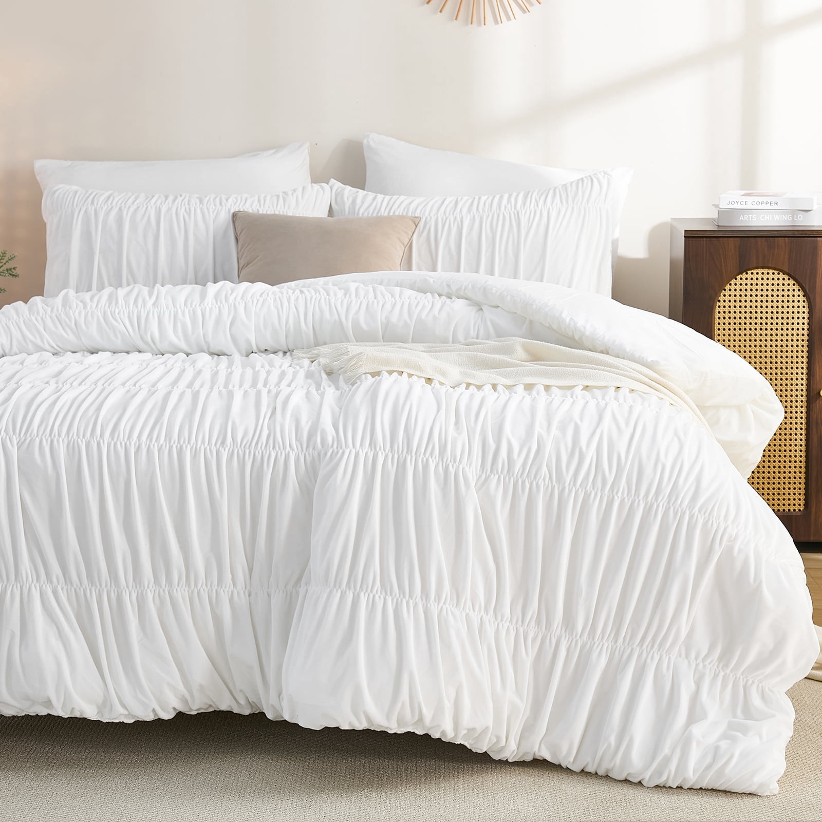 Luxury Velvet Comforter Set Queen Size,Boho Shabby Chic Ruched Bedding Comforter,Aesthetic Vintage Bedding Fluffy Ruffle Comforter Set,Ultra Soft Velvet Chenille Quilt Set,Vintage Ruffled Velvet Plus