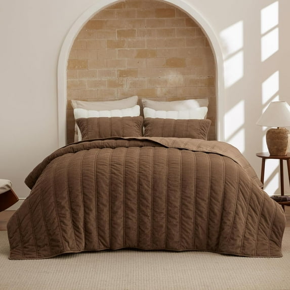Luxury Velvet Quilt King Size - Lightweight Velvet Comforter Set, Oversized Cloud Corduroy Bedspread Coverlet Bedding Set, Pet-Friendly, Tear-Resistant, Winter Ultra-Soft Brown Quilt，106"x96"
