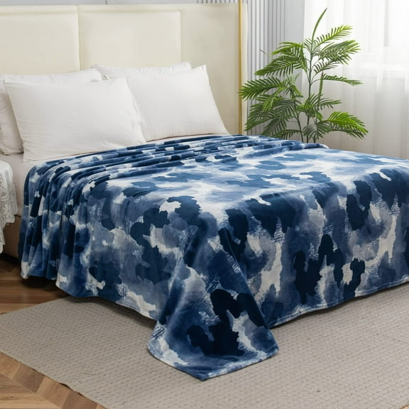 Luxury Velvety Feel Blanket, All-Season & Lightweight Material, Ultra Plush, Soft, Cozy Flannel Fleece for Couch, Sofa, Bed, Travel, Camouflage Full/Queen, Blue