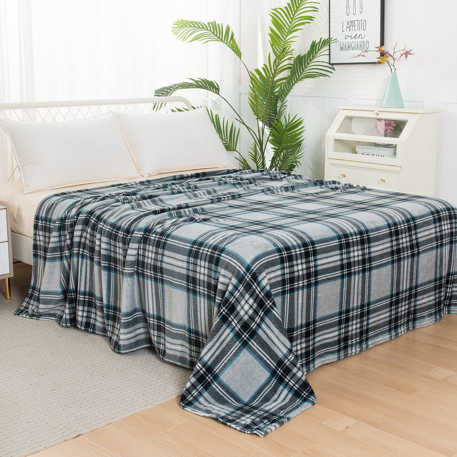 Luxury Velvety Feel Blanket, All-Season & Lightweight Material, Ultra Plush, Soft, Cozy Flannel Fleece for Couch, Sofa, Bed, Travel, Plaid Full/Queen, Silver Gray