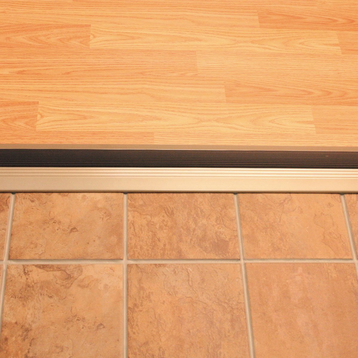 M-D Building Products Deluxe Low Threshold With Vinyl Seal - Heavy-Duty ...