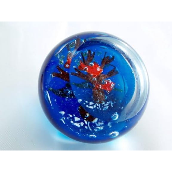 M Design Art Handcraft Goldfish in Seaworld Handmade Art Glass Paperweight