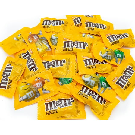 M&M'S Peanut Milk Chocolate Bundle 2 lb – Candy in Bulk Bag, Individually Wrapped Fun Size Packs (48 Pieces)