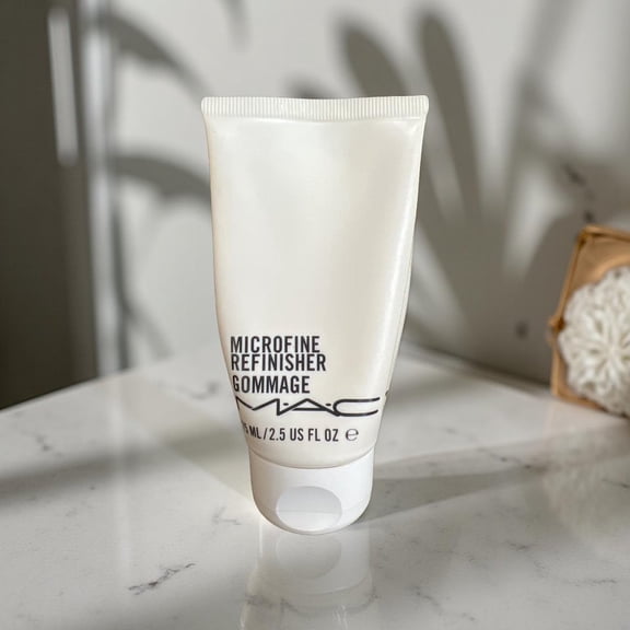 MAC Microfine Refinisher Exfoliant Face Polish, 2.5 fl oz / 75 ml