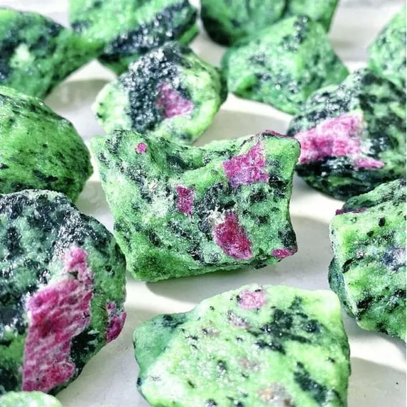 MATROOY 10Pcs Lot Rough Ruby Zoisite Stone Chunks Healing Energy Crystal Mineral Rocks