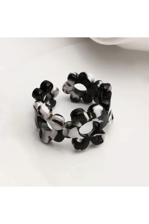 Adjustable Small Flower Opening Ring Plastic Ring Finger Jewelry Gift Trendy-Black White-Resizable