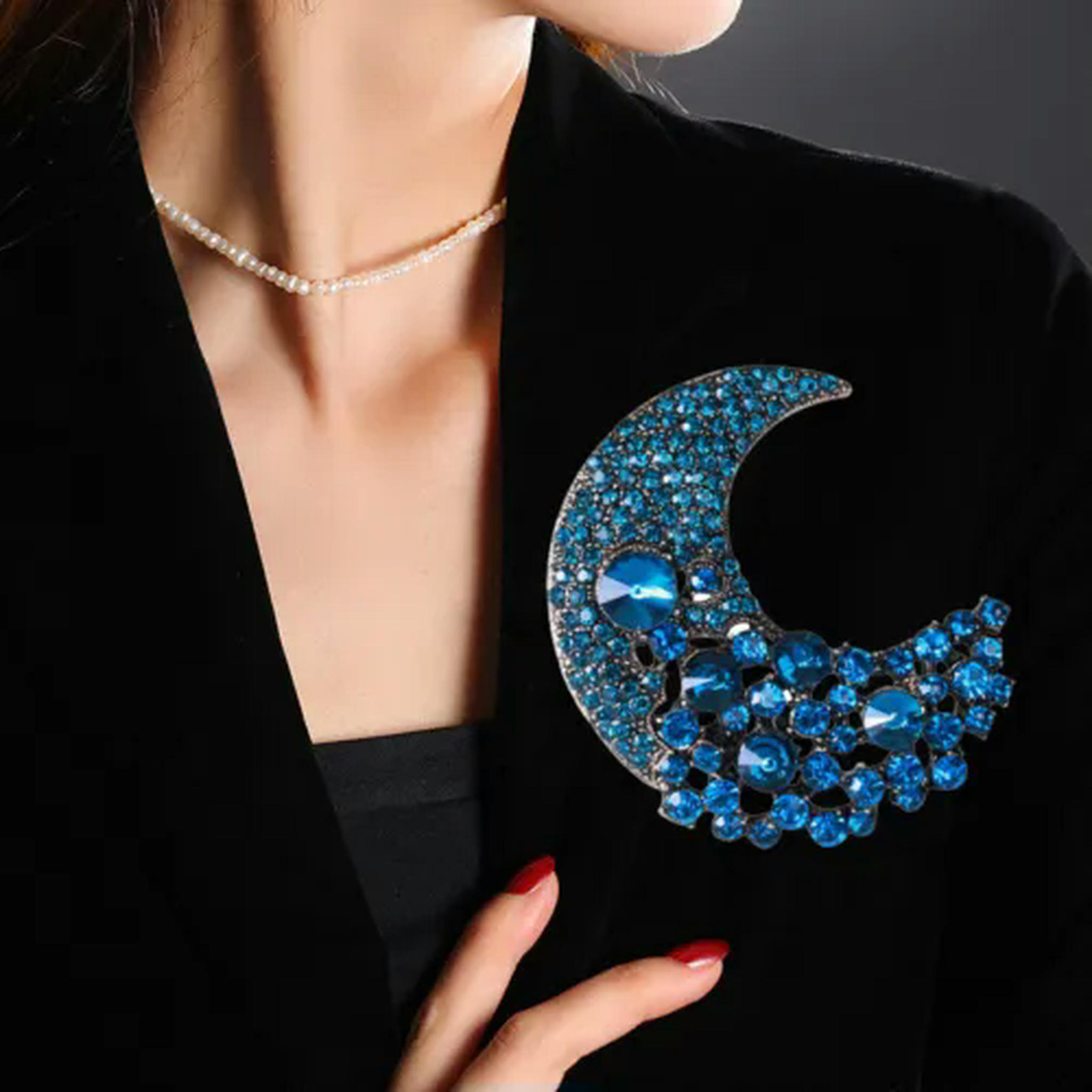 Moon Pin