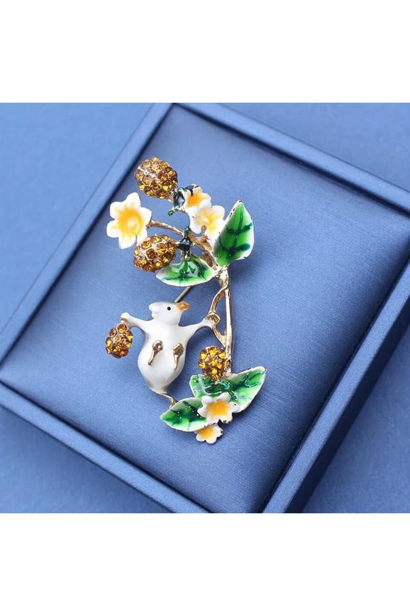 Cute Little Mouse Pin Stealing Pinecone Squirrel Small Fresh Animal Brooch