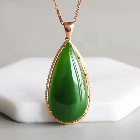 MATROOY Green Faux Jade Pendant Necklace Perfect Jewelry Gift
