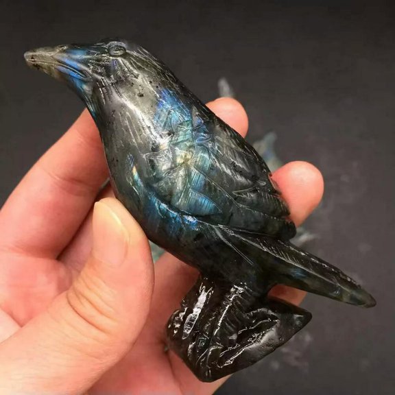 MATROOY Natural Labradorite Quartz Crystal Crow Hand Carved Healing Decorate 1PC